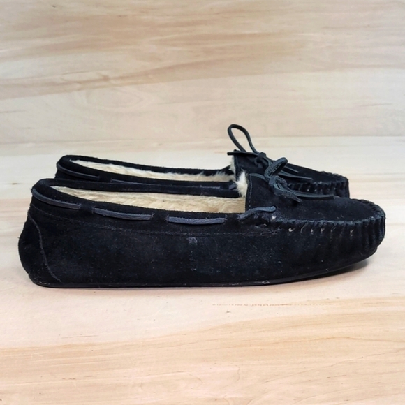 Minnetonka Shoes - Minnetonka Moccasin Black Women's Slippers